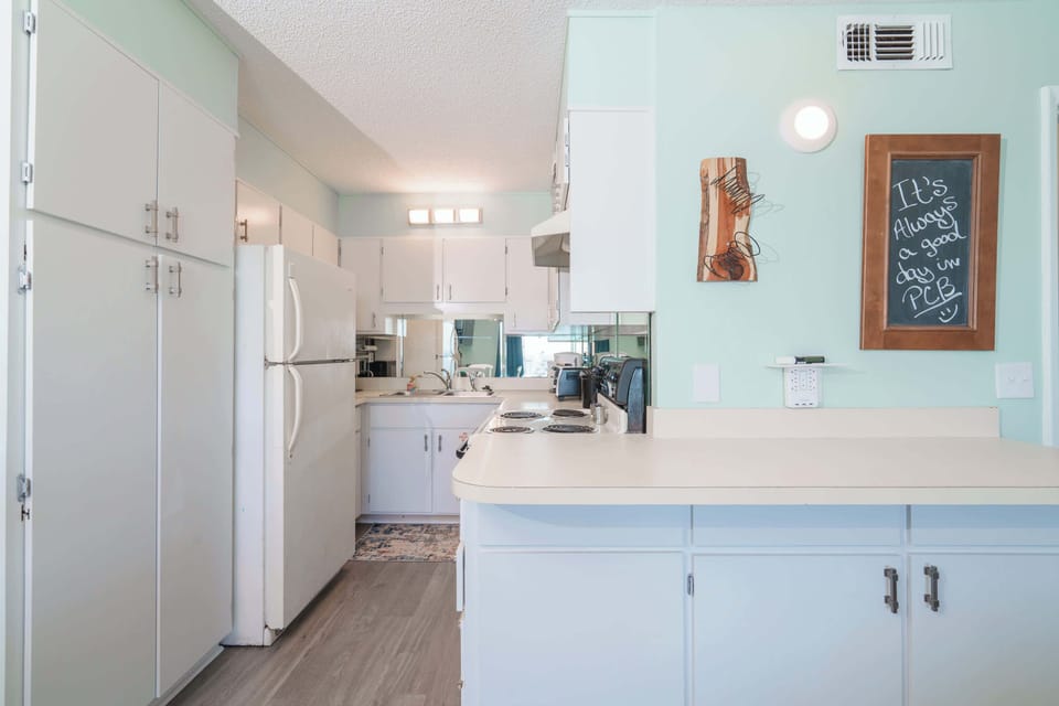 Condo, Multiple Beds, Balcony, Ocean View (Turtle Love) | Private kitchen | Fridge, microwave, oven, stovetop