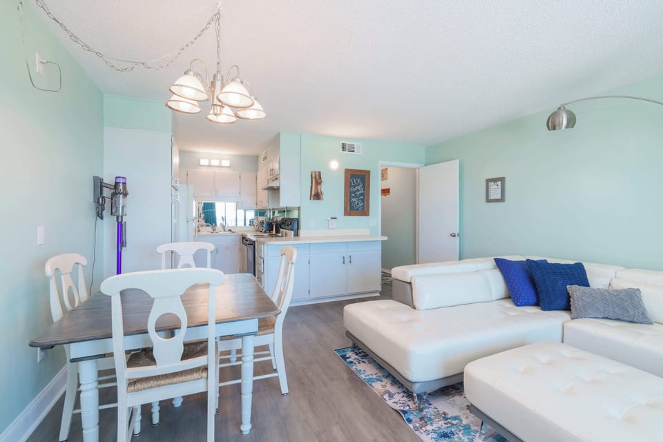 Condo, Multiple Beds, Balcony, Ocean View (Turtle Love) | Interior