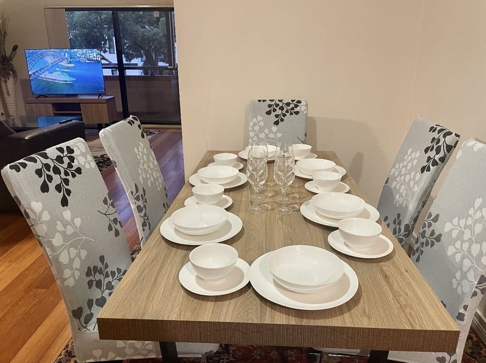 Dining table + 6 chairs (full set of bowls, plates, glassware + utensils given)