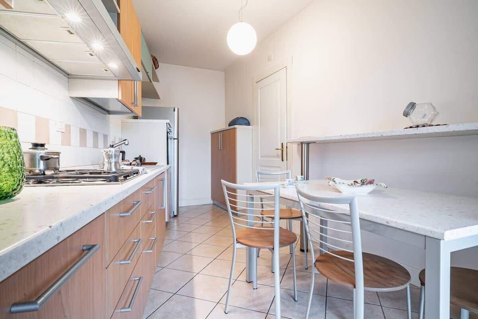 spacious, unique and elegant kitchen, well equipped with all the necessary electrical appliances 