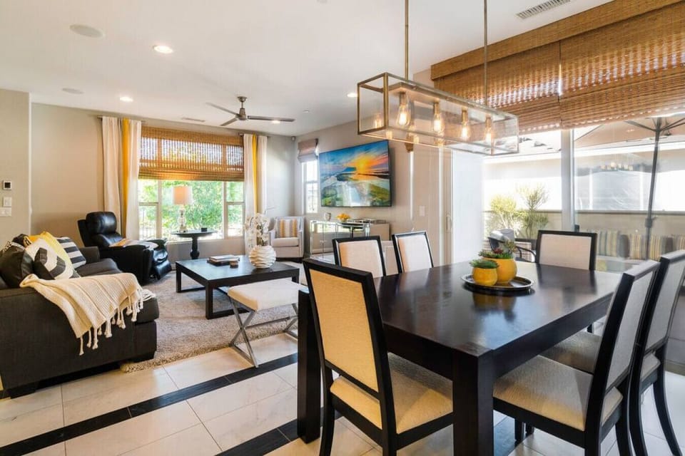 Open living & dining area perfect for gathering, dining & unwinding together