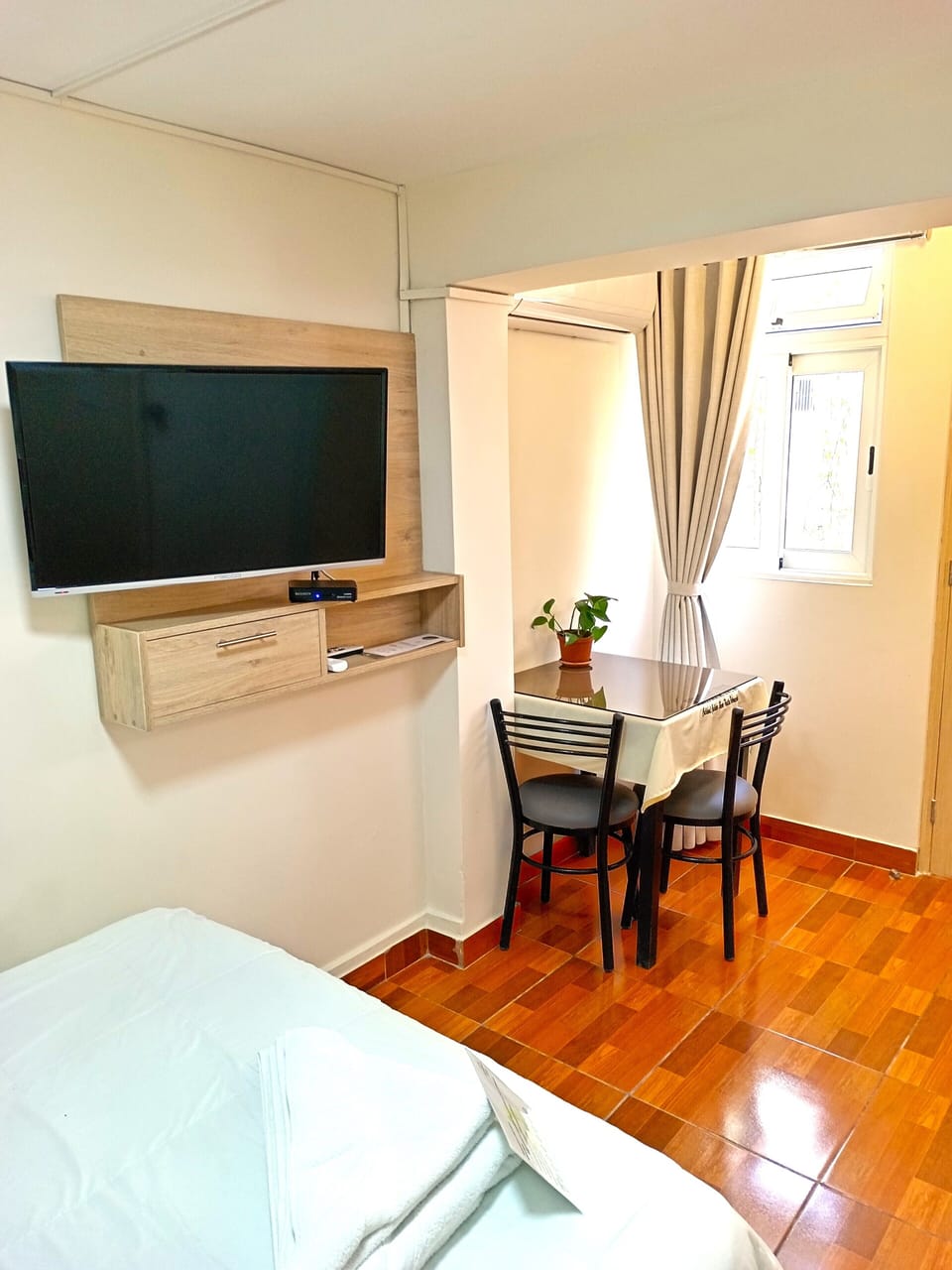 Business Single Room | Premium bedding, down comforters, pillowtop beds, minibar