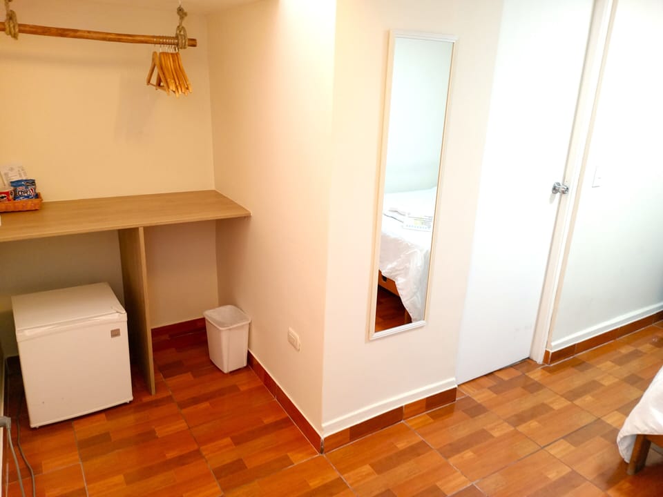 Business Single Room | Premium bedding, down comforters, pillowtop beds, minibar