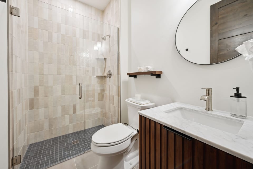 Full Bathroom directly next to bedroom 2