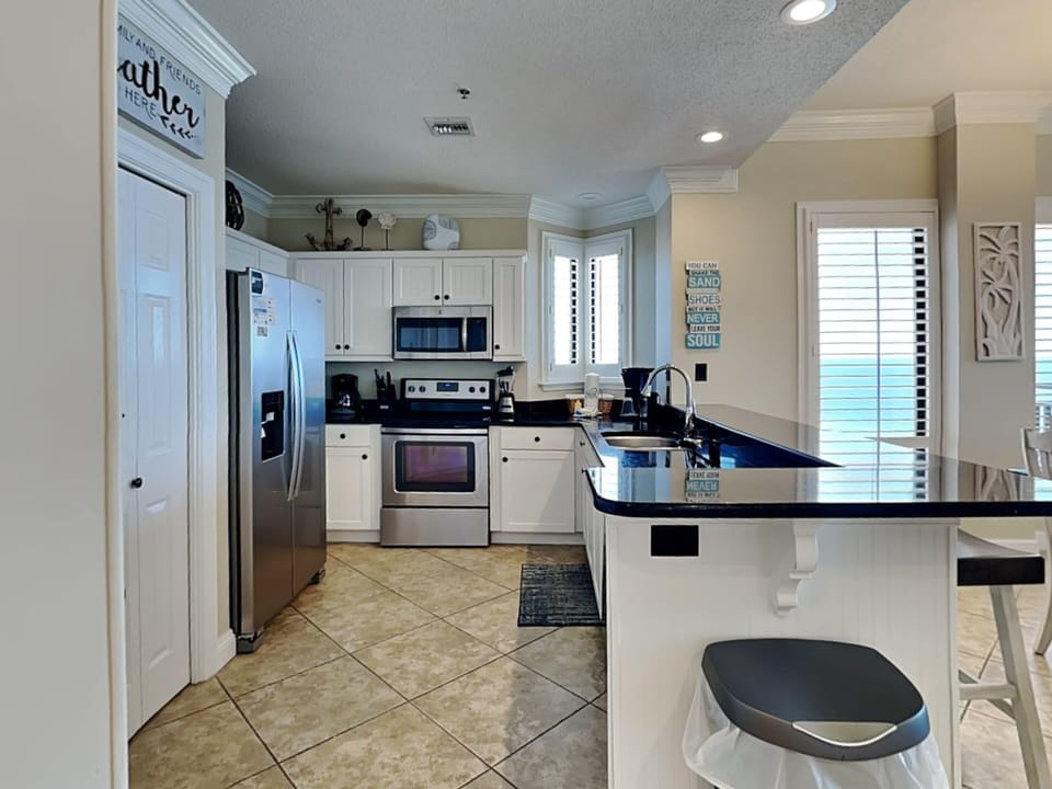Condo, Multiple Beds, Jetted Tub, Ocean View (#1501W) | Private kitchen | Fridge, microwave, oven, stovetop
