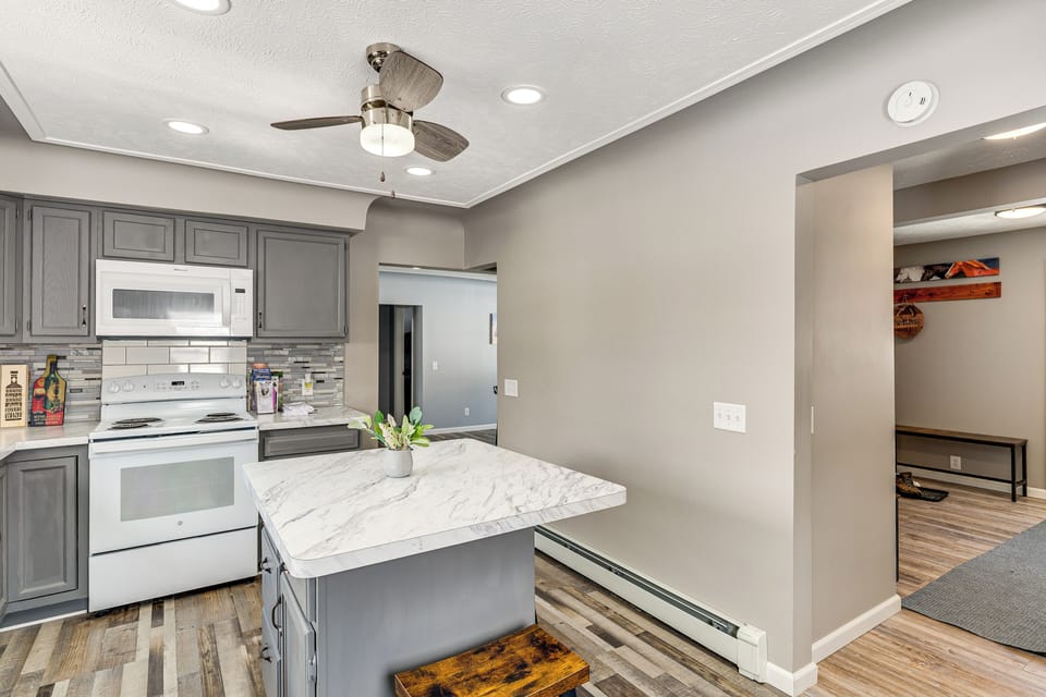 Kitchen | Cooking Basics | Coffee Maker | Trash Bags & Paper Towels Provided