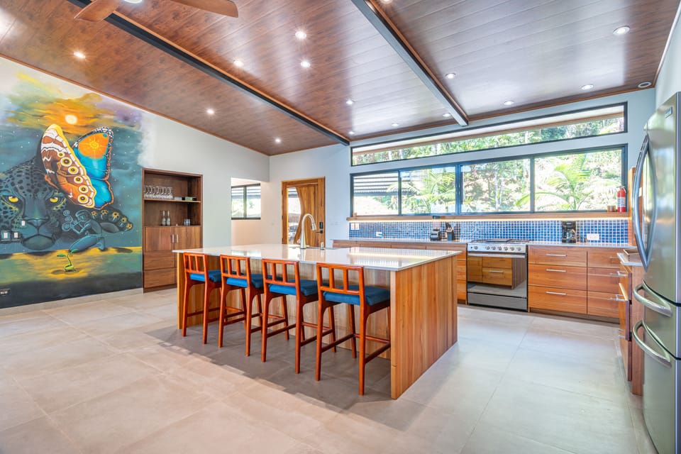 Main House Island and Kitchen 