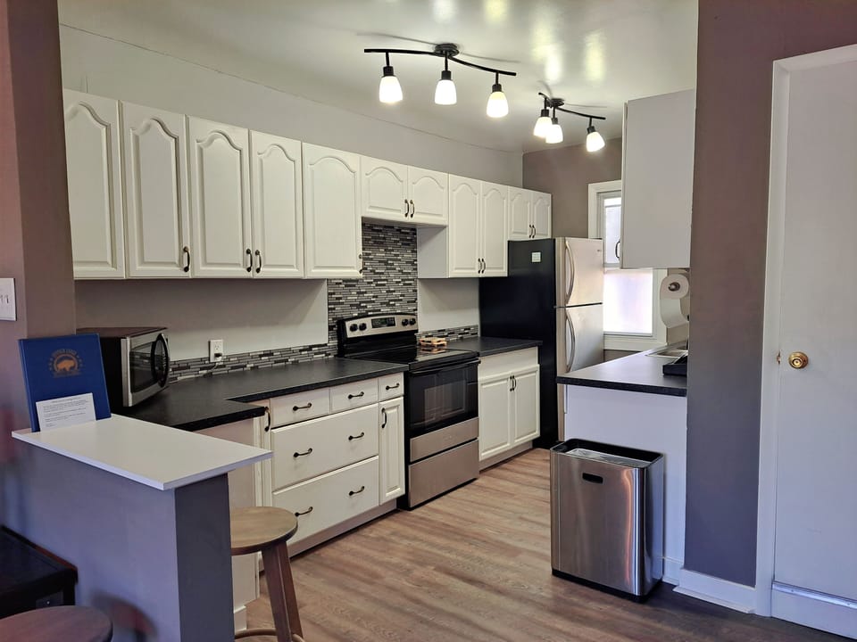 Signature Apartment | Private kitchen | Mini-fridge, microwave, coffee/tea maker, freezer