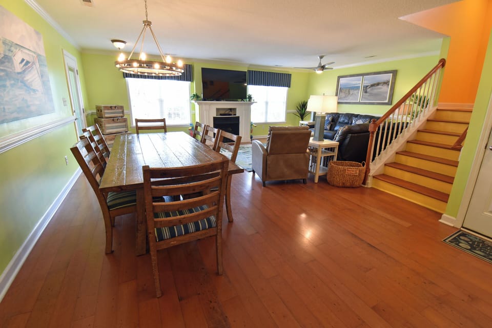 Upstairs has 3 Bedrooms & 3 Bathrooms