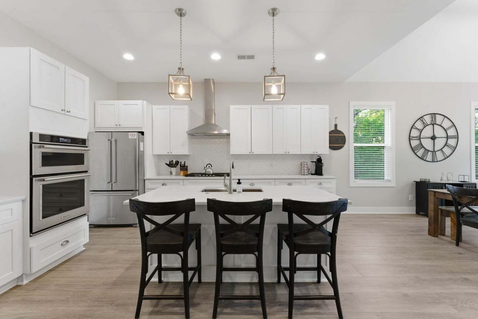 Fully stocked modern kitchen to prep all your group meals.