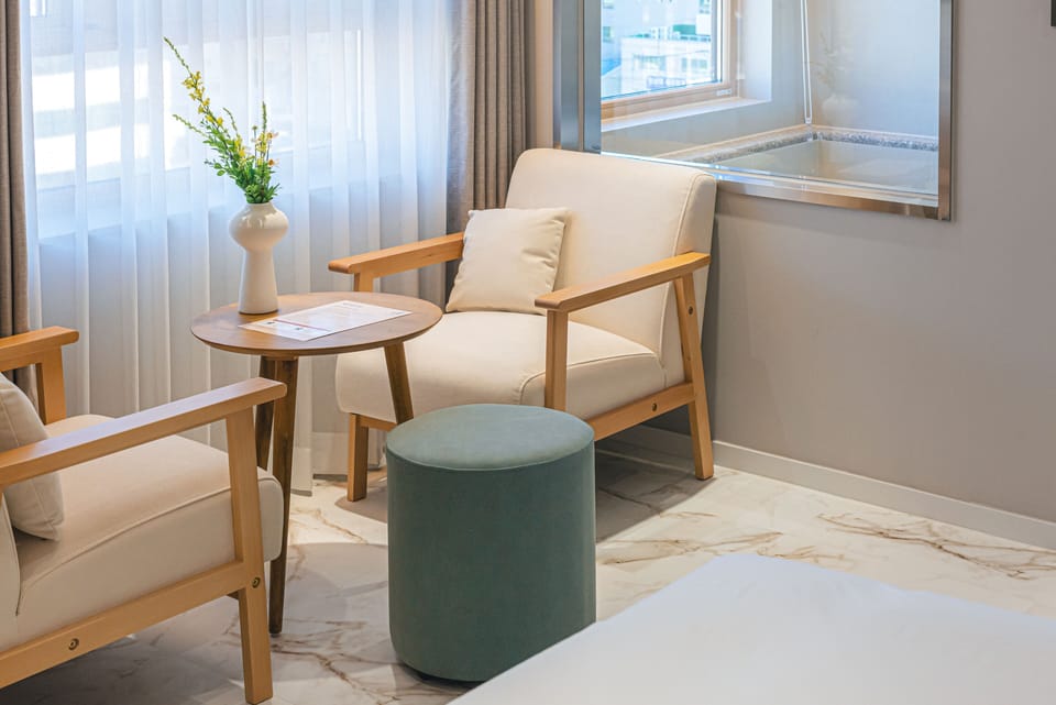 Premium Suite Spa | Premium bedding, down comforters, Tempur-Pedic beds, in-room safe