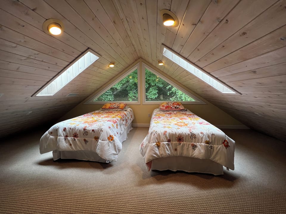 2 twin beds up in loft with plenty of room for sleeping bags