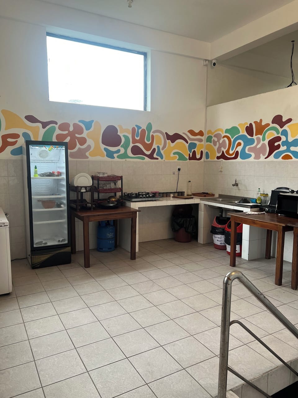 Full-size fridge, microwave, stovetop, electric kettle