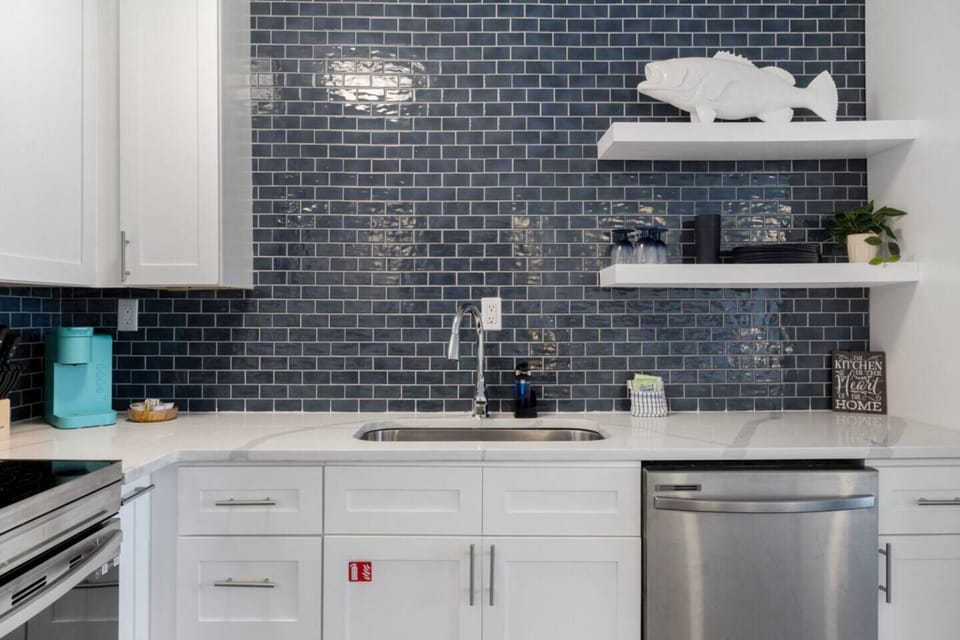 Kitchen, Oven, Dishwasher