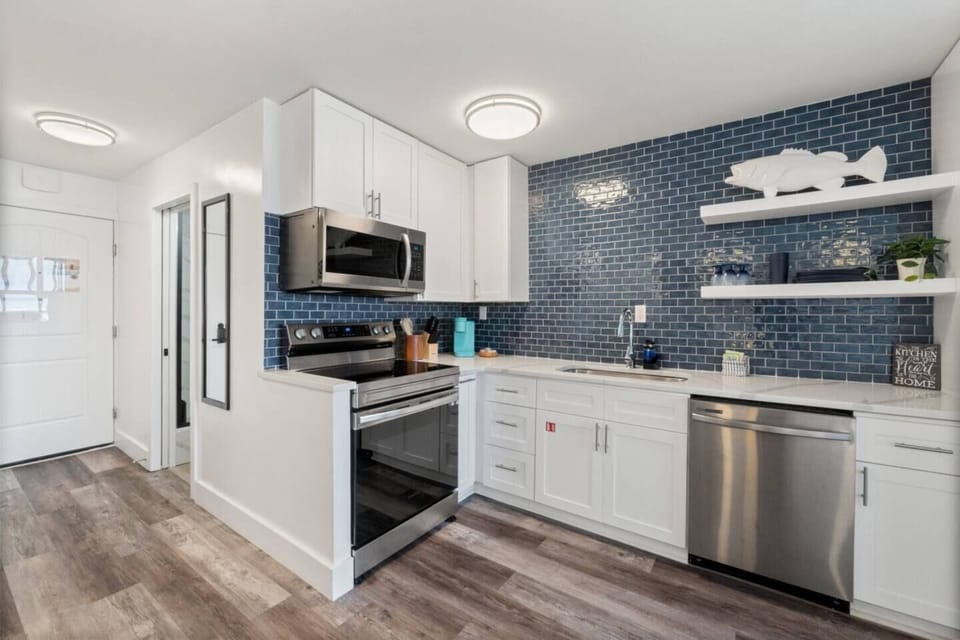 Kitchen, Oven, Dishwasher