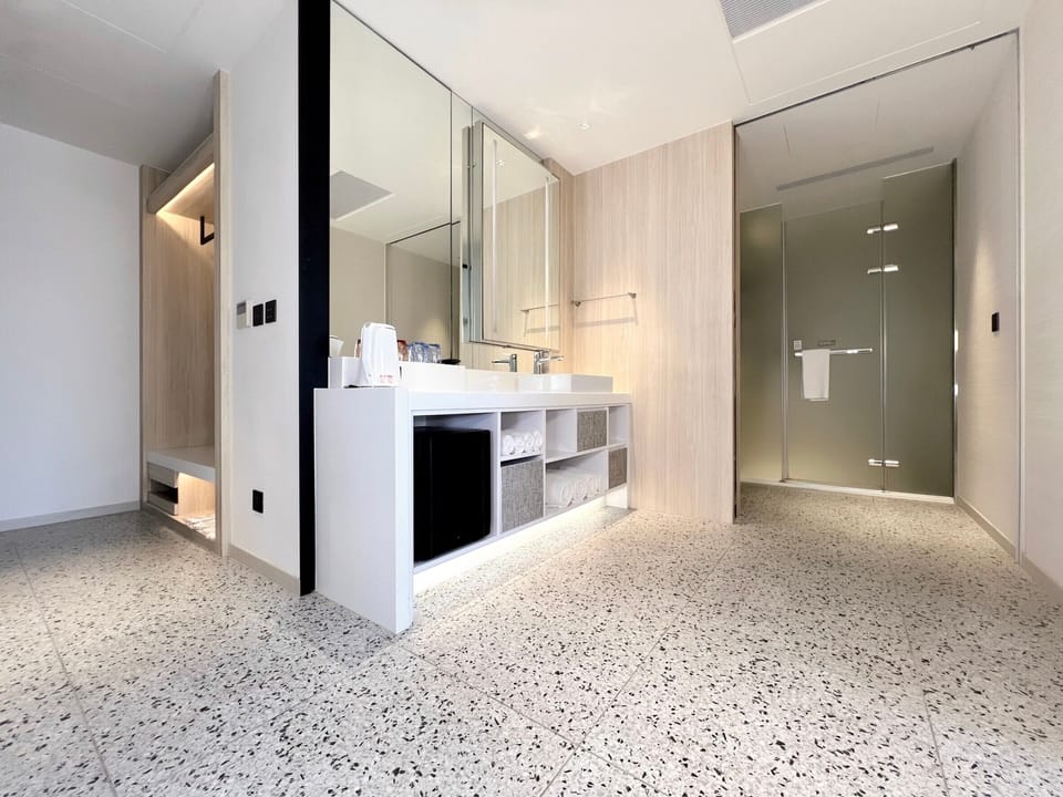 Family Quadruple Room | Bathroom | Shower, free toiletries, hair dryer, slippers