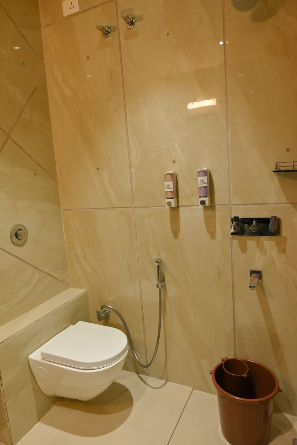Deluxe Room | Bathroom | Shower, towels