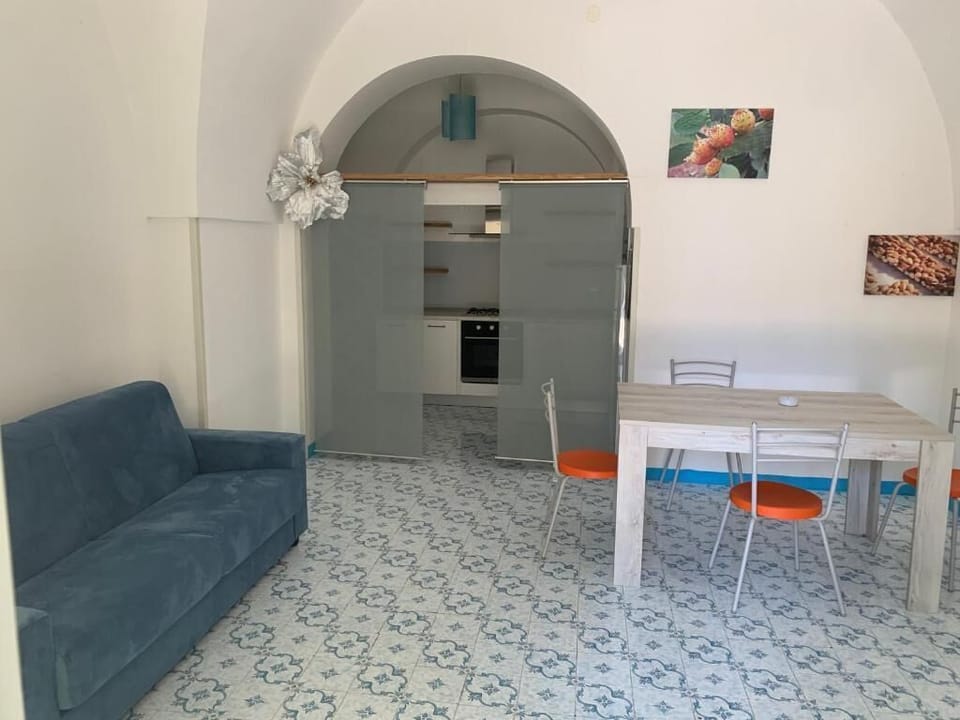 Apartment, 1 Bedroom, Garden View | Living area