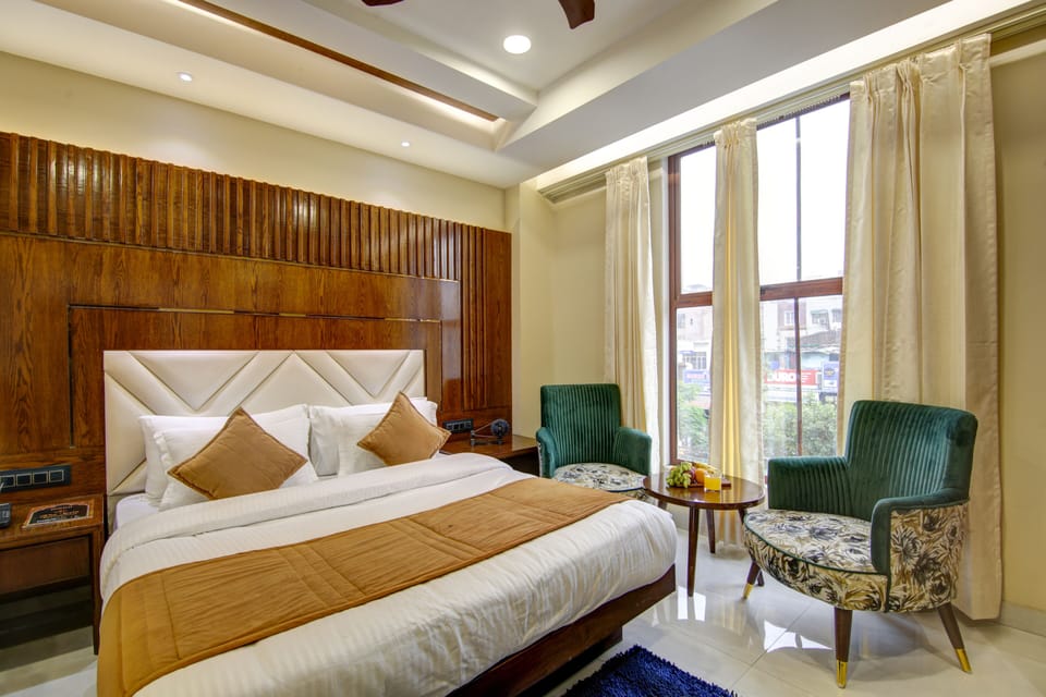 Superior Double Room | Premium bedding, desk, soundproofing, bed sheets
