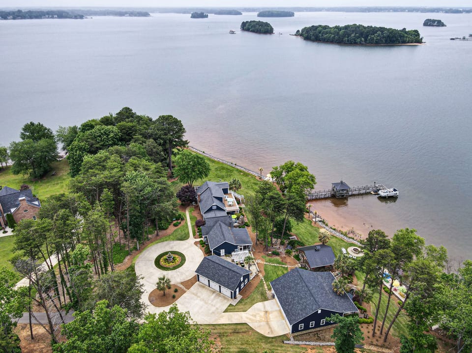 spectacular water views on main channel