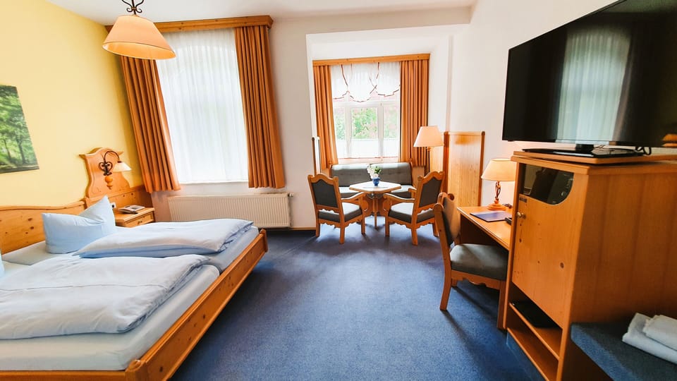 Comfort Room | In-room safe, desk, laptop workspace, soundproofing
