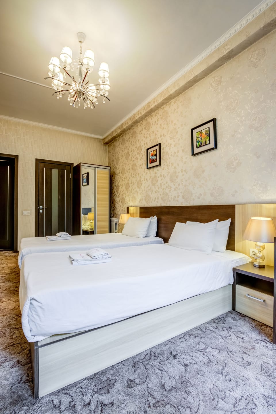 Basic Single Room | Hypo-allergenic bedding available, in-room safe, desk, laptop workspace