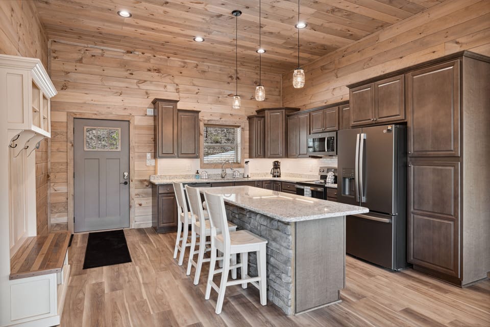 Cabin, 4 Bedrooms | Private kitchen | Coffee/tea maker, fridge, oven, toaster