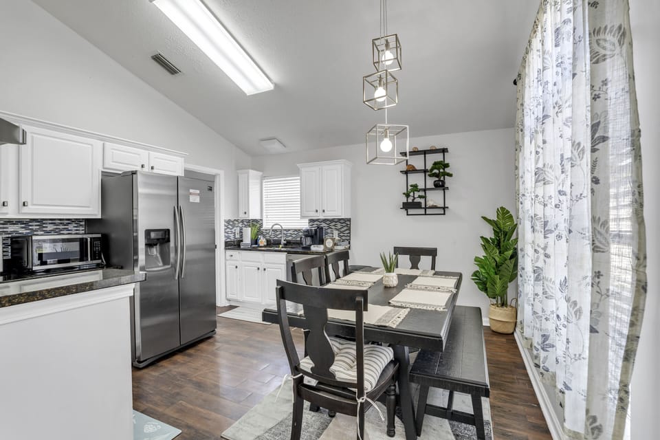 kitchen/ dine-in table