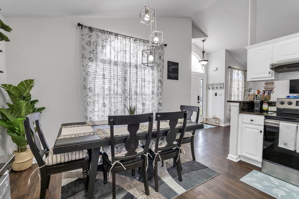 Dine-in table