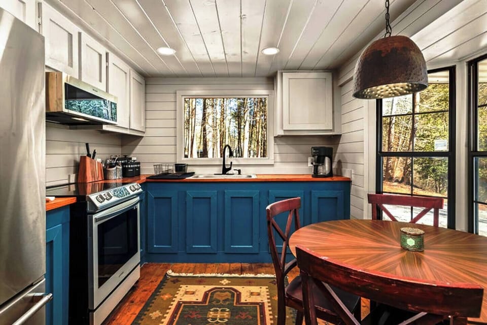 Modern Kitchen Appliances w/River View