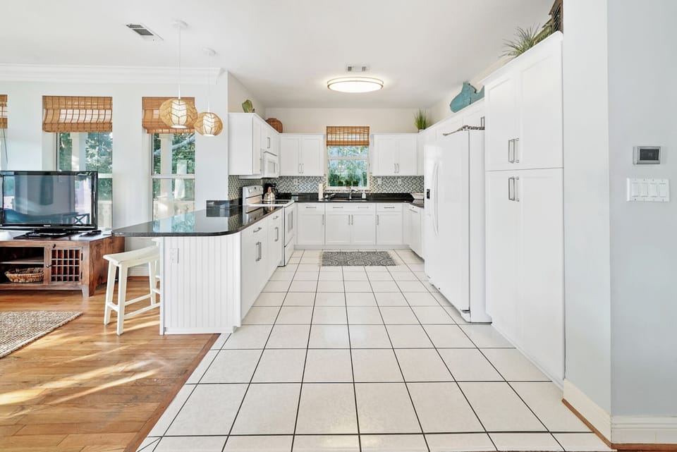 House, Multiple Beds, Fireplace, Garden View | Private kitchen | Fridge, microwave, oven, stovetop