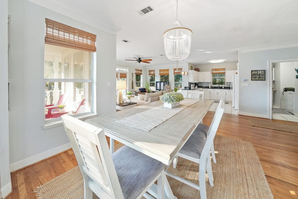 House, Multiple Beds, Fireplace, Garden View | Dining