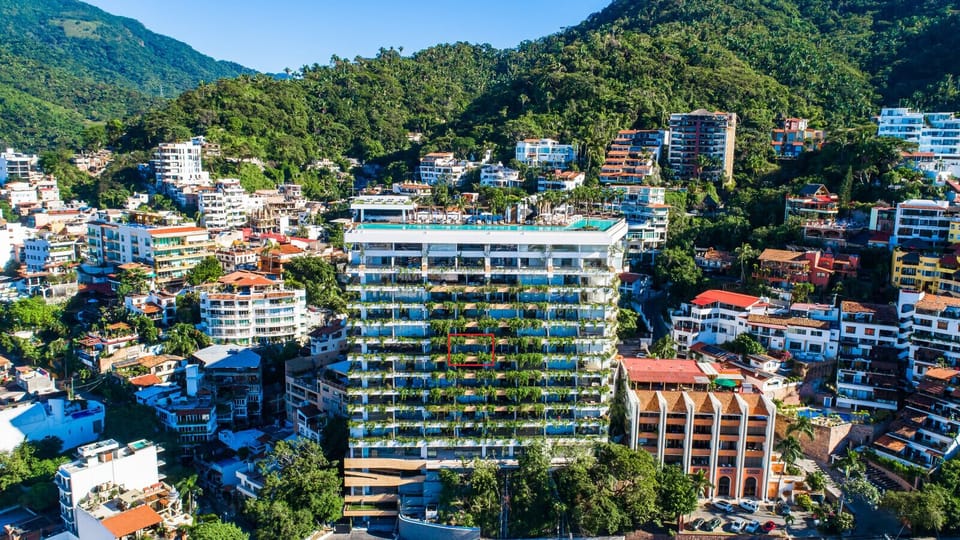 [Location] Centrally located condo on the 6th floor.