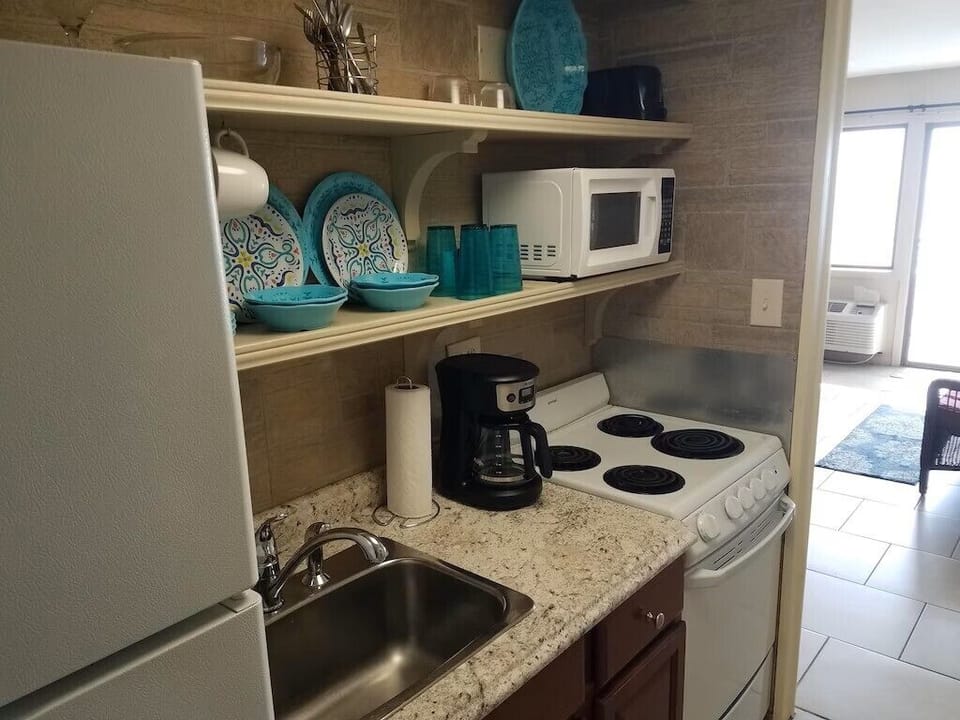 Kitchen - fully stocked