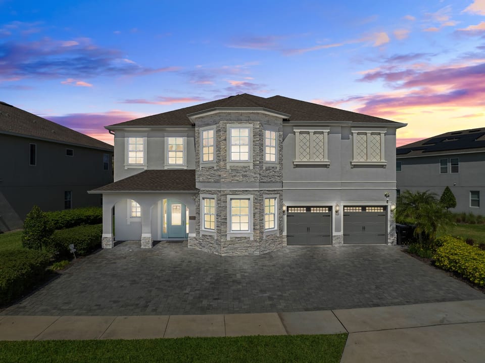 Less than 6 miles to Disney, this perfect location for a family gathering. 
