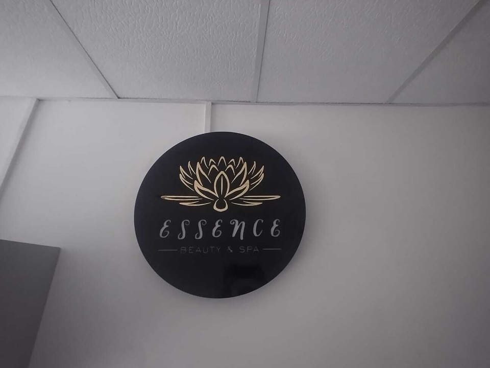 Couples treatment rooms, steam room, deep-tissue massages