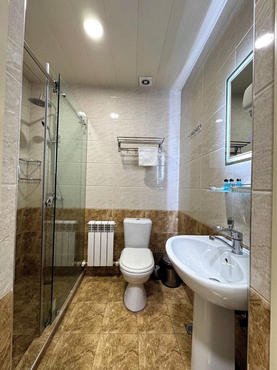 Standard Triple Room | Bathroom | Rainfall showerhead, free toiletries, hair dryer, bathrobes