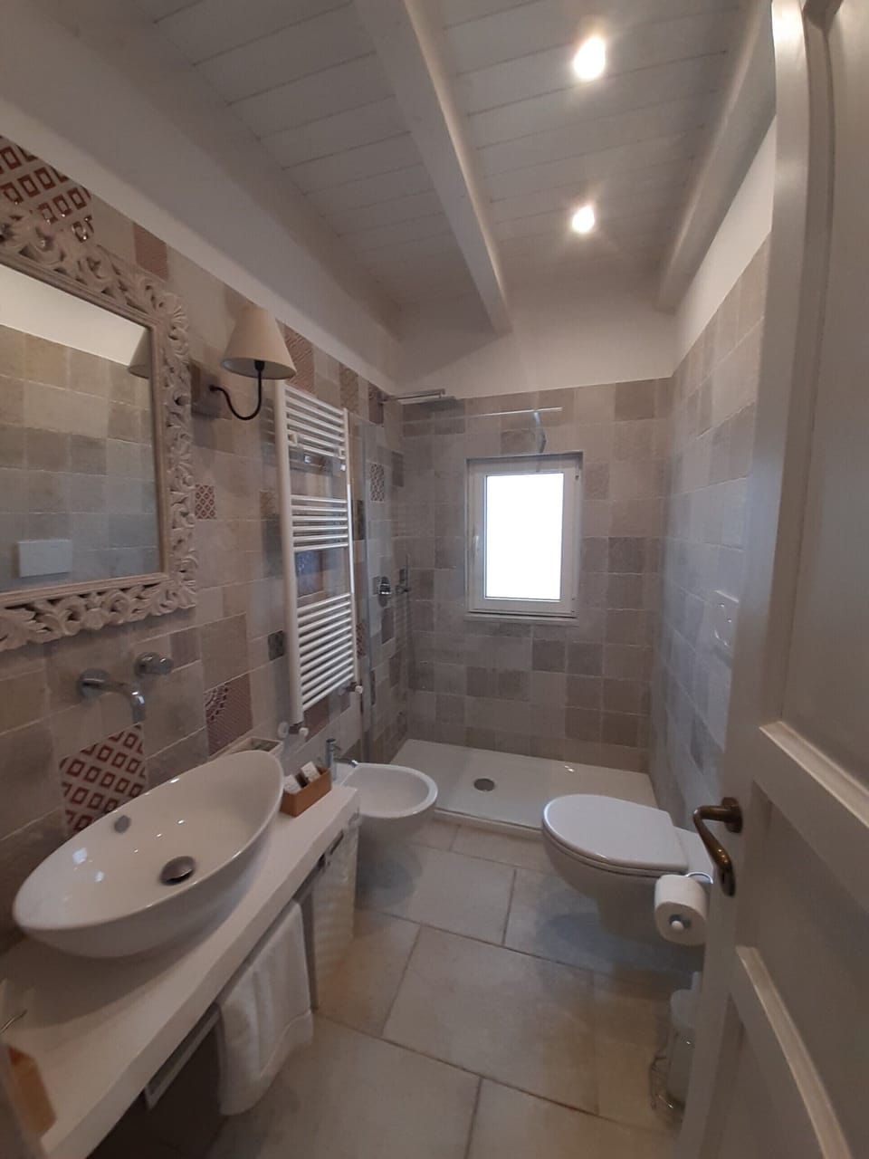 Family Double Room | Bathroom | Free toiletries, hair dryer, bidet