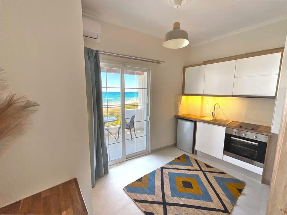 Apartment, 1 Bedroom, Smoking, Balcony | Dining
