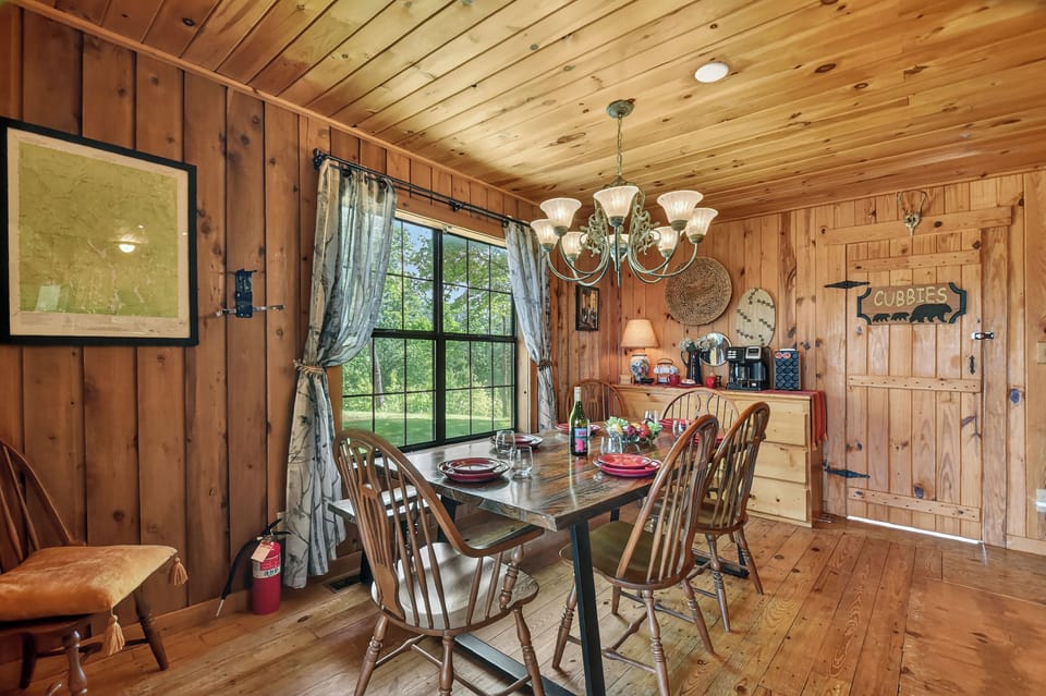 This inviting Ellijay cabin rental offers mountain views from every window, making you feel a million miles away from the stress of everyday life