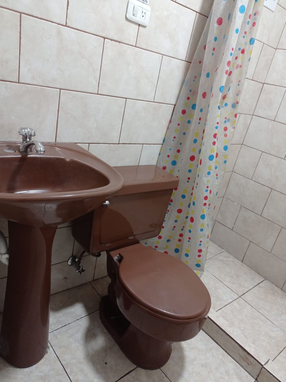Rainfall showerhead, towels