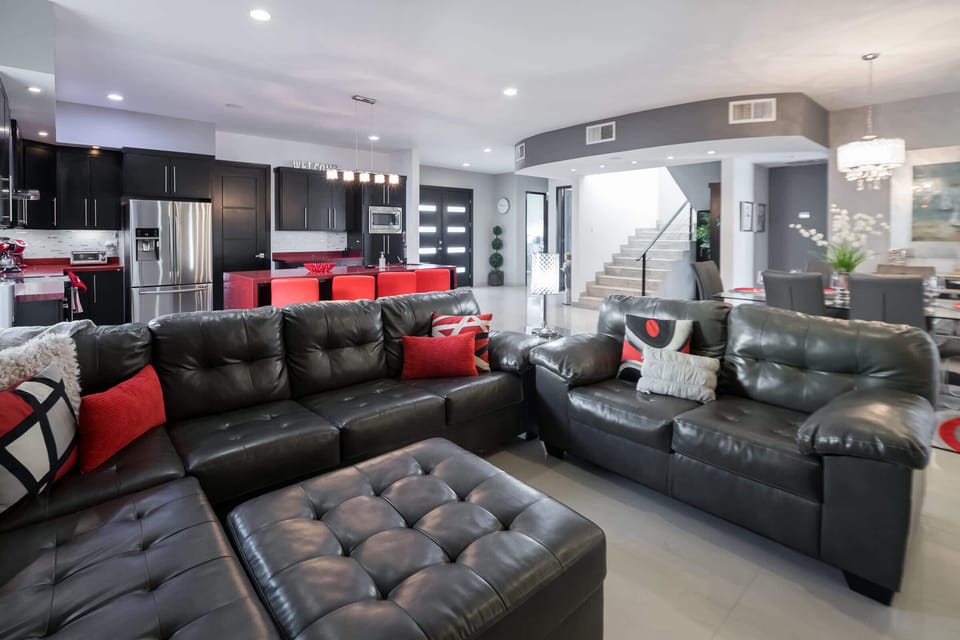 Spacious living room