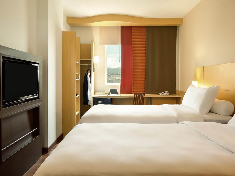 Premium bedding, pillowtop beds, in-room safe, desk