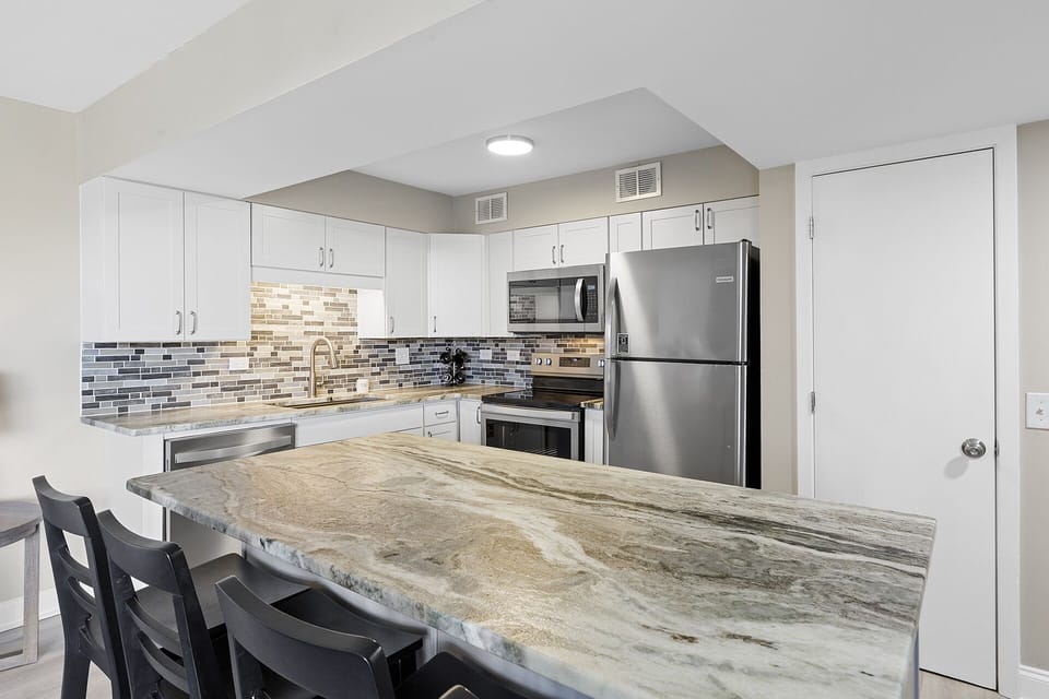 23-Mainsail-423-Kitchen