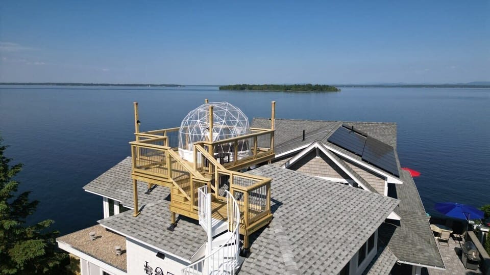 Your ultimate lookout over Lake Champlain. The view breath- taking. At night grab your drinks and star gaze, or watch a film on your computer in the cozy geodesic dome on this roof top paradise.