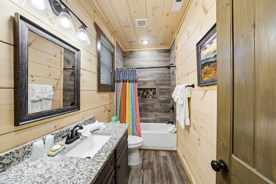 Creekside Splendor Cabin in Pigeon Forge