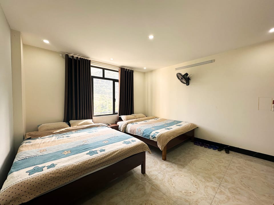 Panoramic Quadruple Room | Minibar, WiFi (free), bed sheets