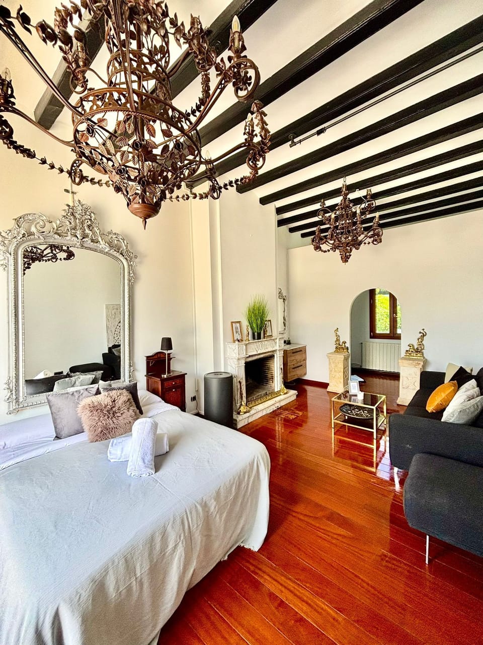 Deluxe Room, Air conditioning | Down comforters, individually decorated, laptop workspace, free WiFi