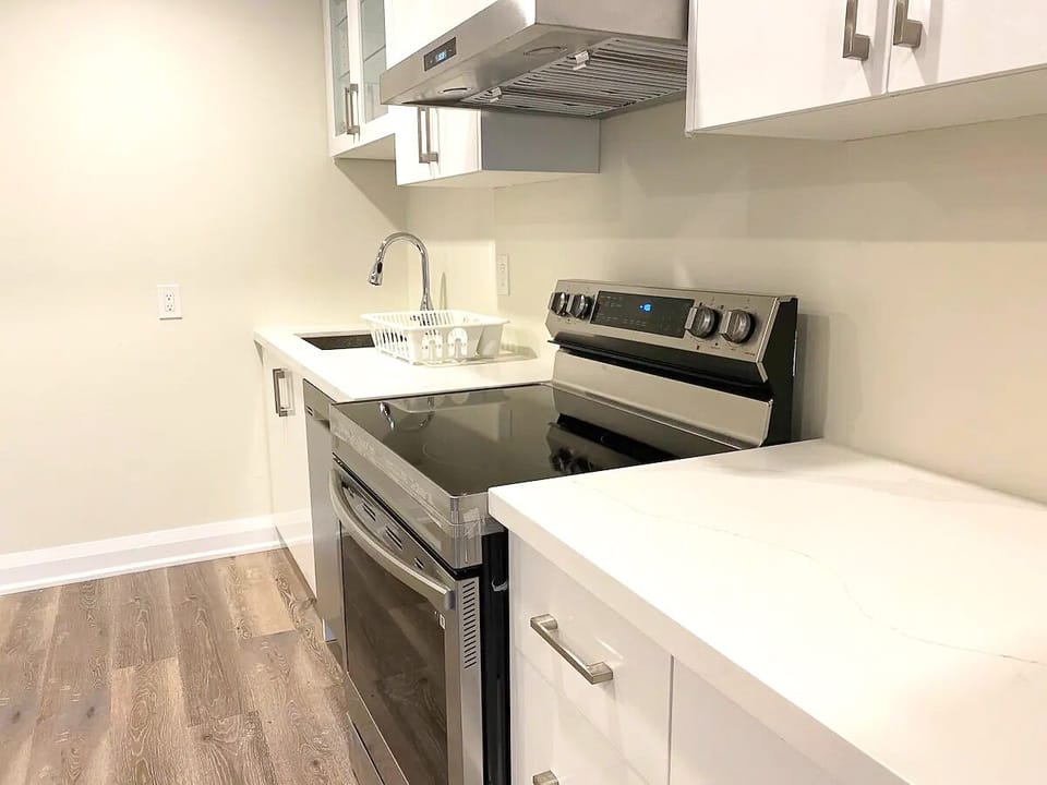 Apartment | Private kitchen | Stovetop, coffee/tea maker