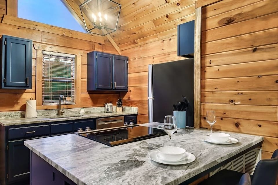 Newly Remodeled Kitchen and Updated Appliances!